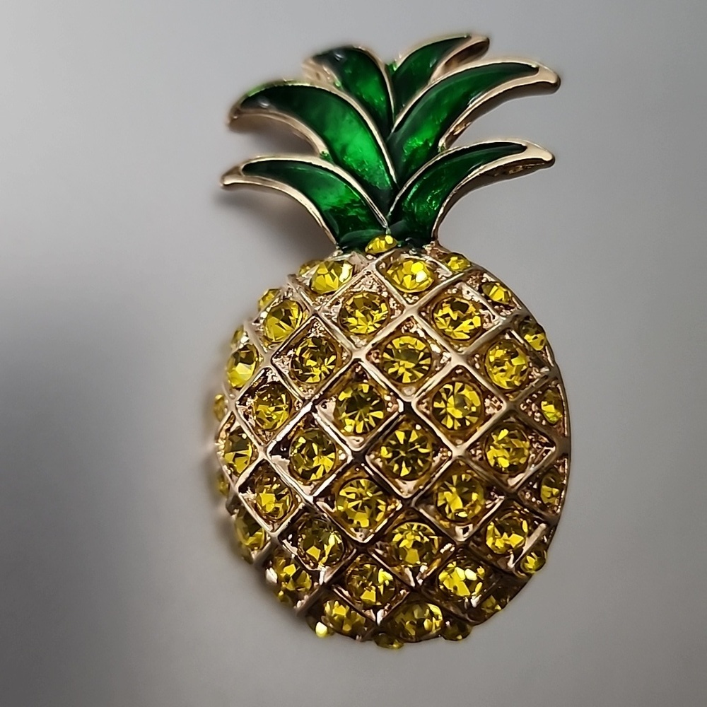 Pinapple Brooch Simulated Emerald Enamal leaves  and stunning yellow  Gems